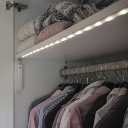 LED-lysslynge til garderobe og natlampe