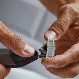 OneBlade trimmer+ razor